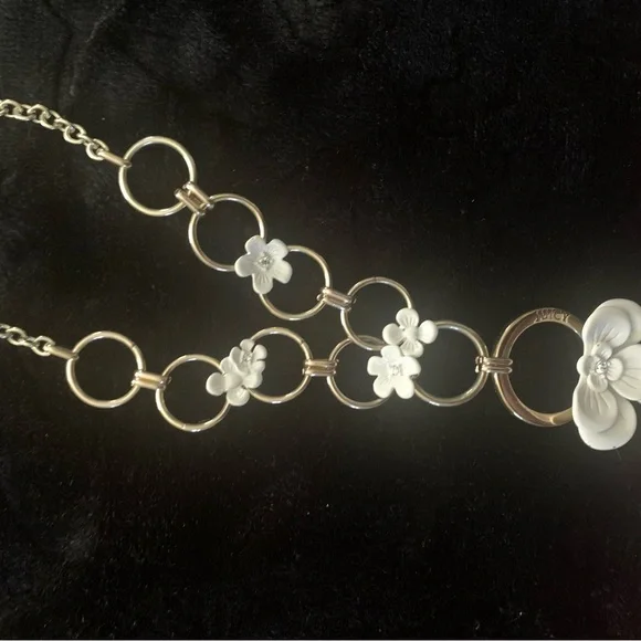 Rare Vintage Juicy Couture Gold and White Floral Flower Necklace - Picture 7 of 8